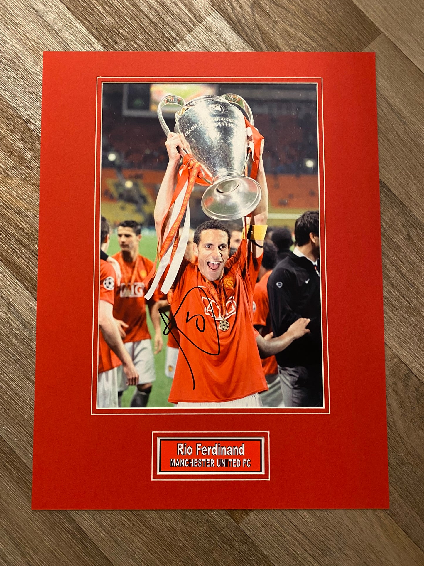 Rio Ferdinand - Manchester United - 16x12in signed photo mount - memorabilia, gift, display
