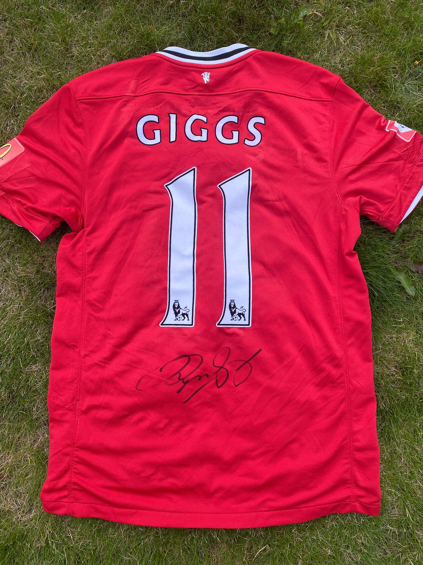 Ryan Giggs - Manchester United FC - hand signed shirt, MUFC memorabilia, gift