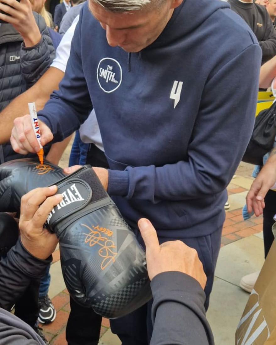 Liam Smith - signed boxing glove - boxing memorabilia, autograph, gift, proof