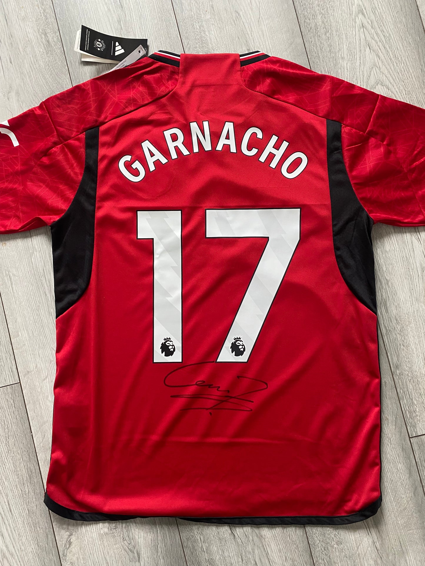 Alejandro Garnacho - Manchester United hand-signed replica shirt - memorabilia, football shirt (UNFRAMED)