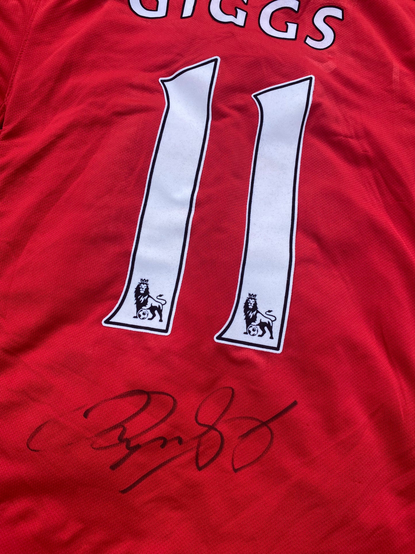Ryan Giggs - Manchester United FC - hand signed shirt, MUFC memorabilia, gift