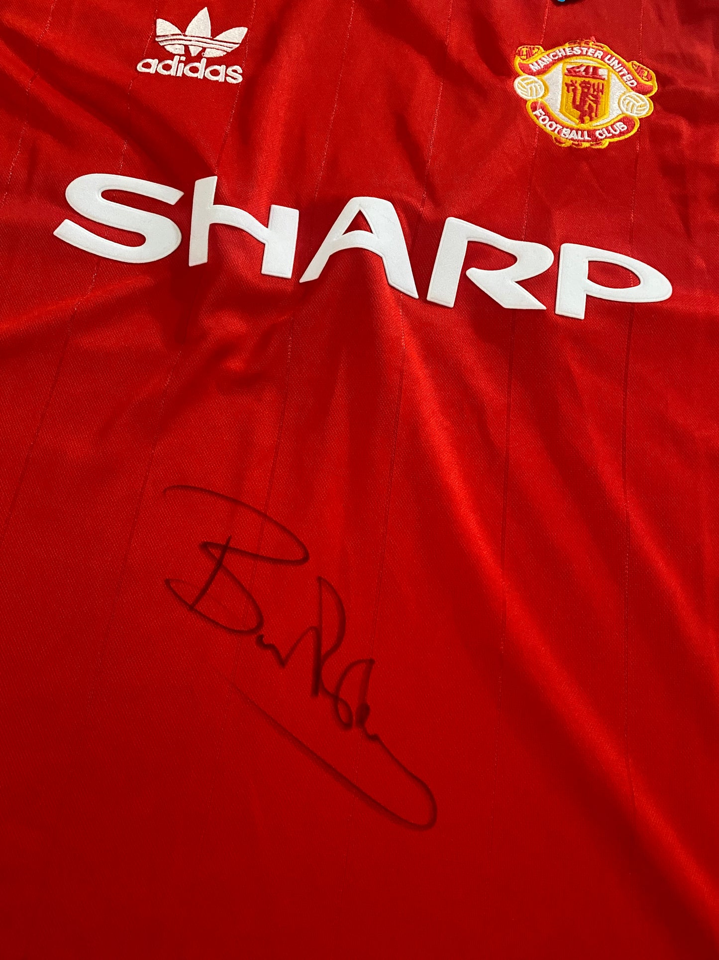 Bryan Robson- Manchester United hand-signed replica shirt - MUFC memorabilia, football shirt (UNFRAMED)