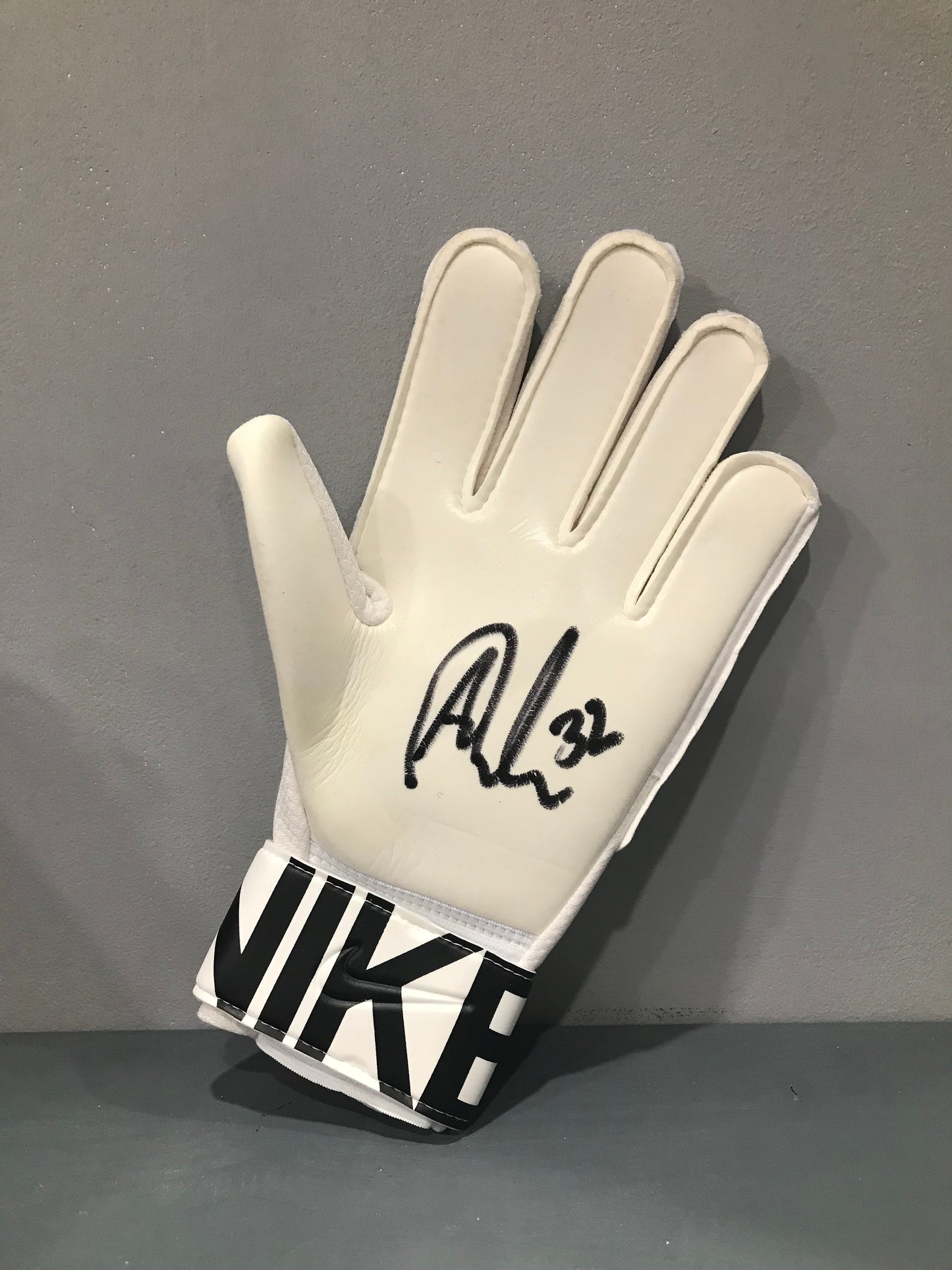 Aaron Ramsdale - Arsenal - signed goalkeeper glove - memorabilia, gift,
