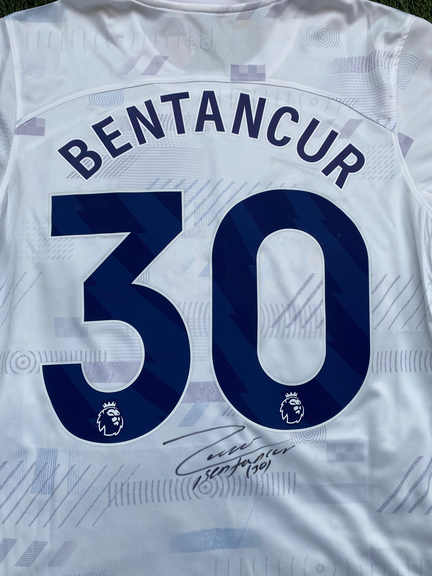 Rodrigo Bentancur - Tottenham Hotspur - hand-signed replica shirt - THFC memorabilia, football shirt