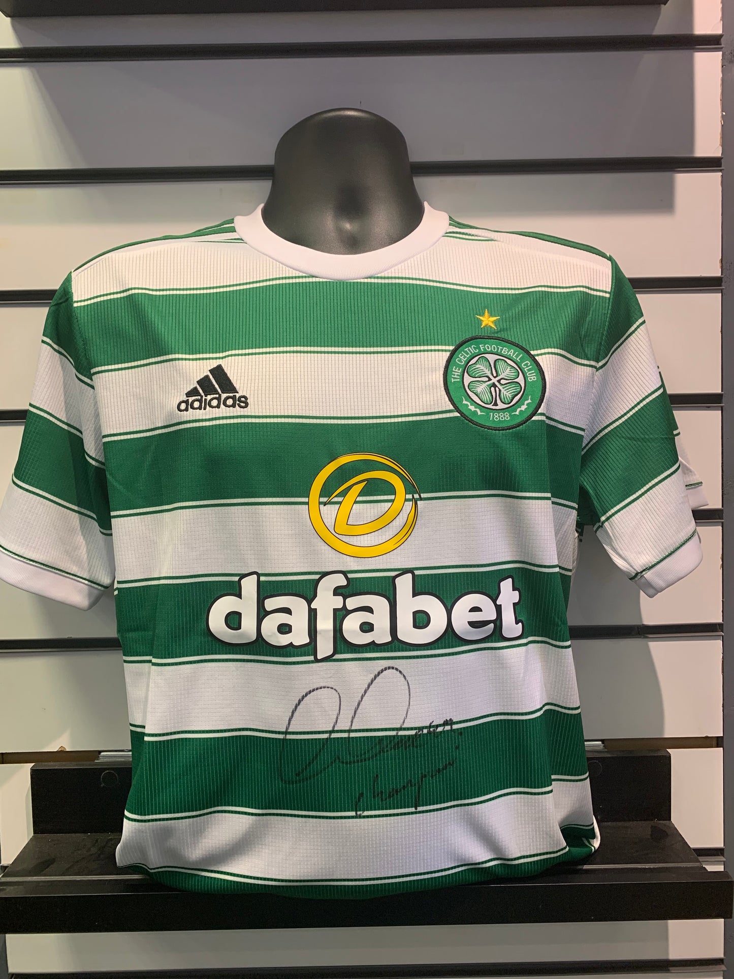 Callum McGregor Celtic FC - hand-signed replica shirt - Celtic memorabilia, football shirt (UNFRAMED)