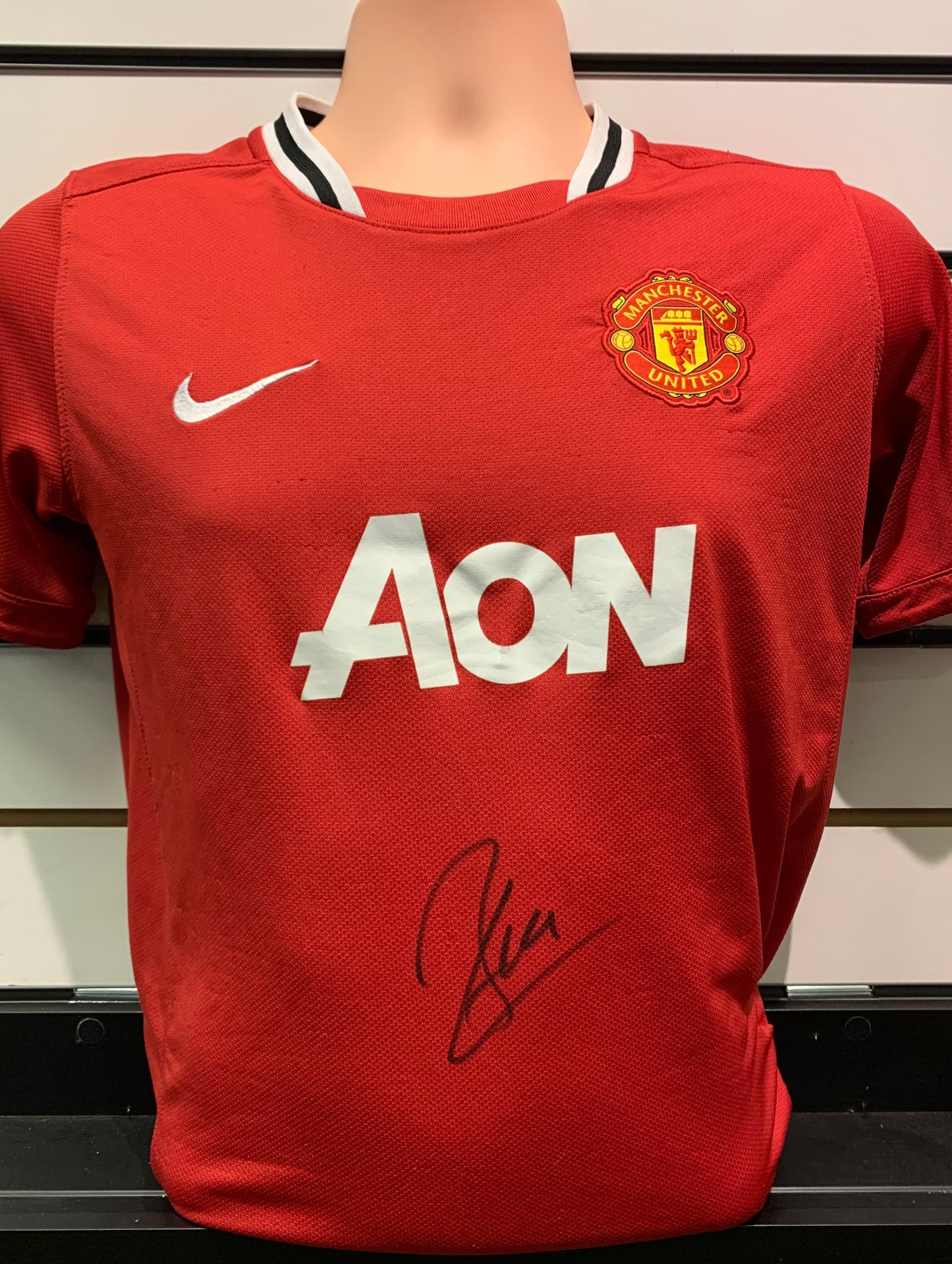 Dimitar Berbatov - Manchester United FC - hand-signed replica shirt - MUFC memorabilia, football shirt (UNFRAMED)
