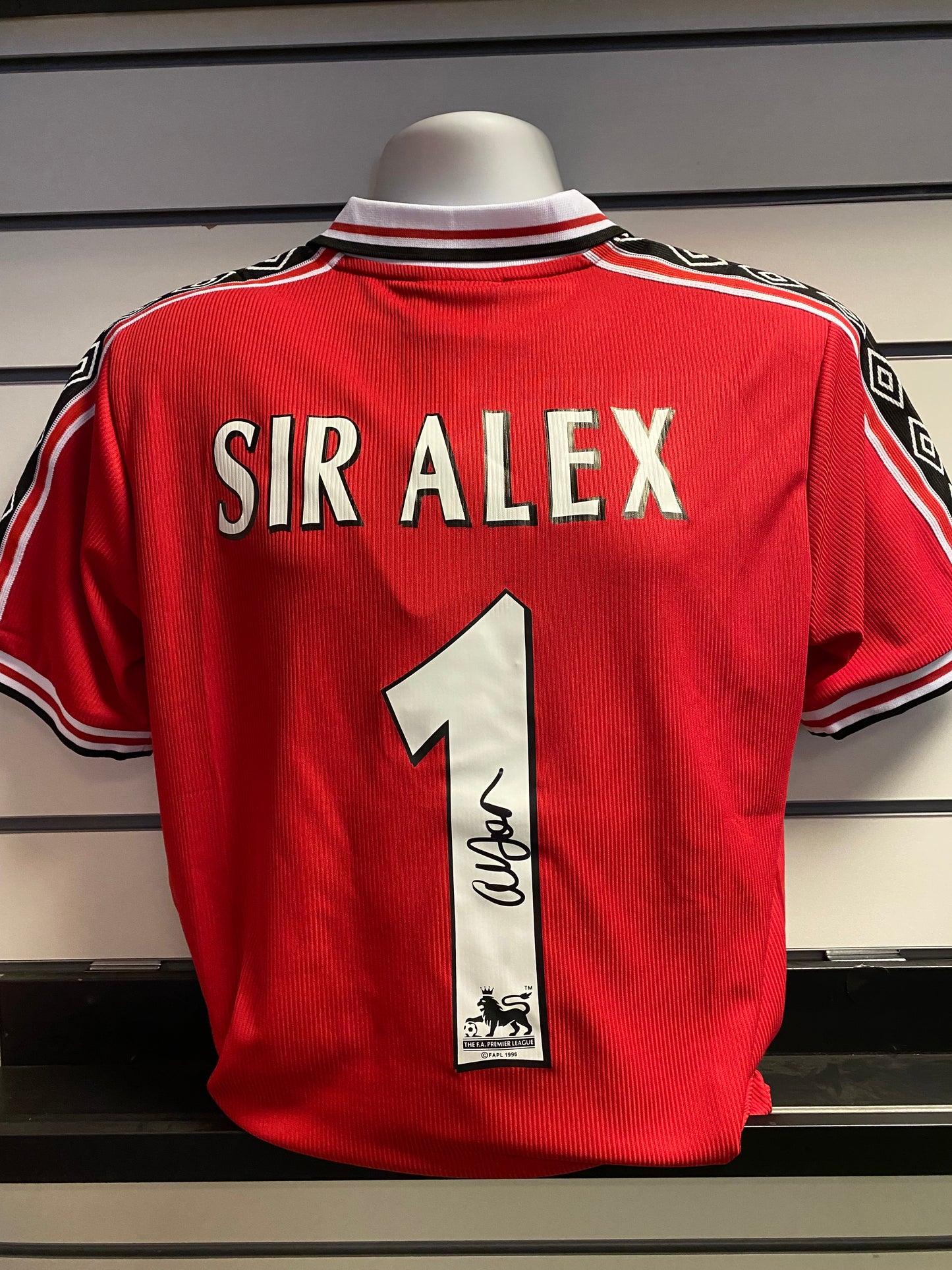 Sir Alex Ferguson - Manchester United hand-signed replica shirt - MUFC memorabilia, football shirt (UNFRAMED)