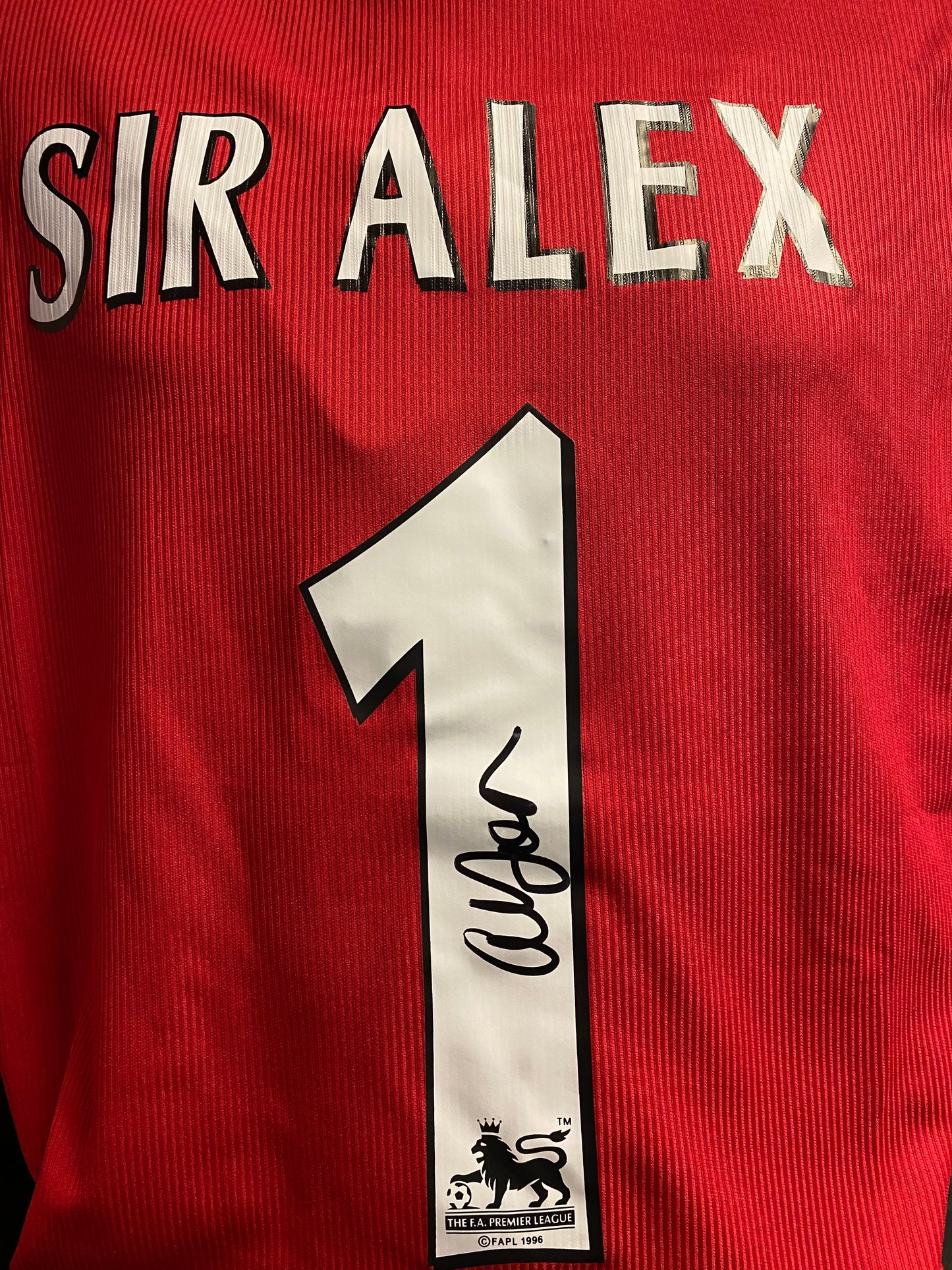 Sir Alex Ferguson - Manchester United hand-signed replica shirt - MUFC memorabilia, football shirt (UNFRAMED)