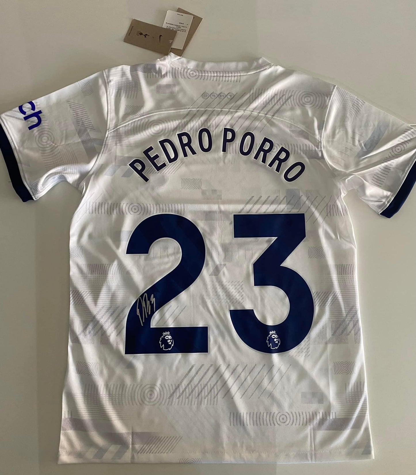 Pedro Porro - Tottenham Hotspur - hand-signed replica shirt - memorabilia, football shirt - LEGEND