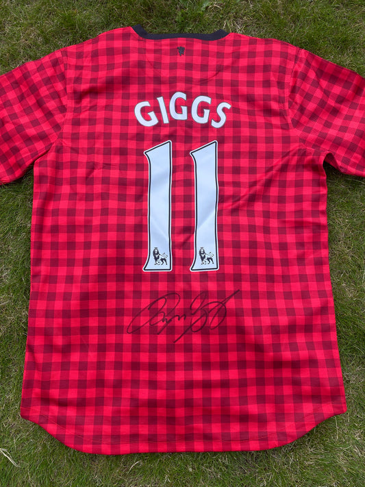 Ryan Giggs - Manchester United FC  - hand signed shirt, MUFC memorabilia, gift