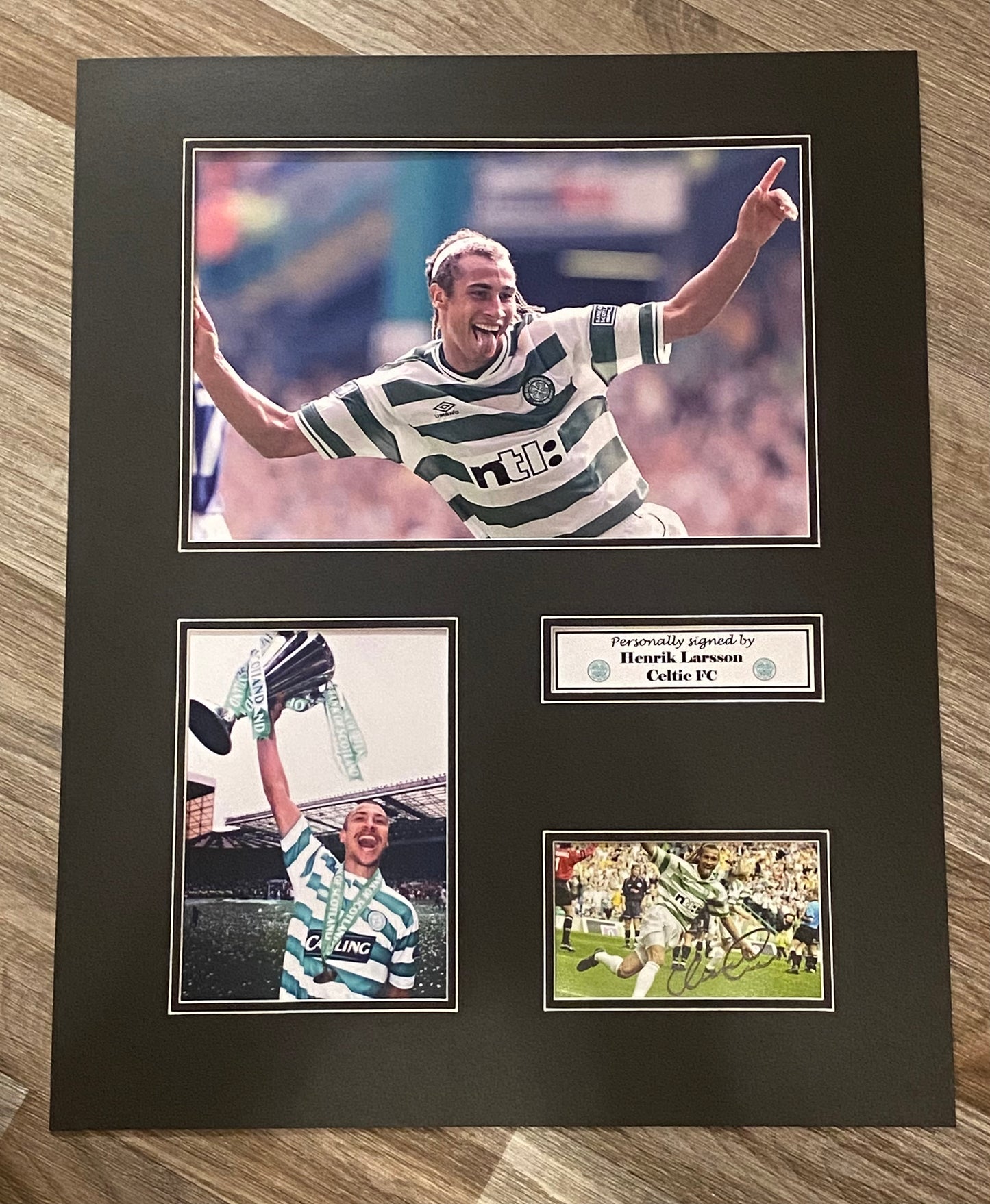 Henrik Larsson - Celtic FC - signed photo mount - Celtic memorabilia, photo (UNFRAMED)