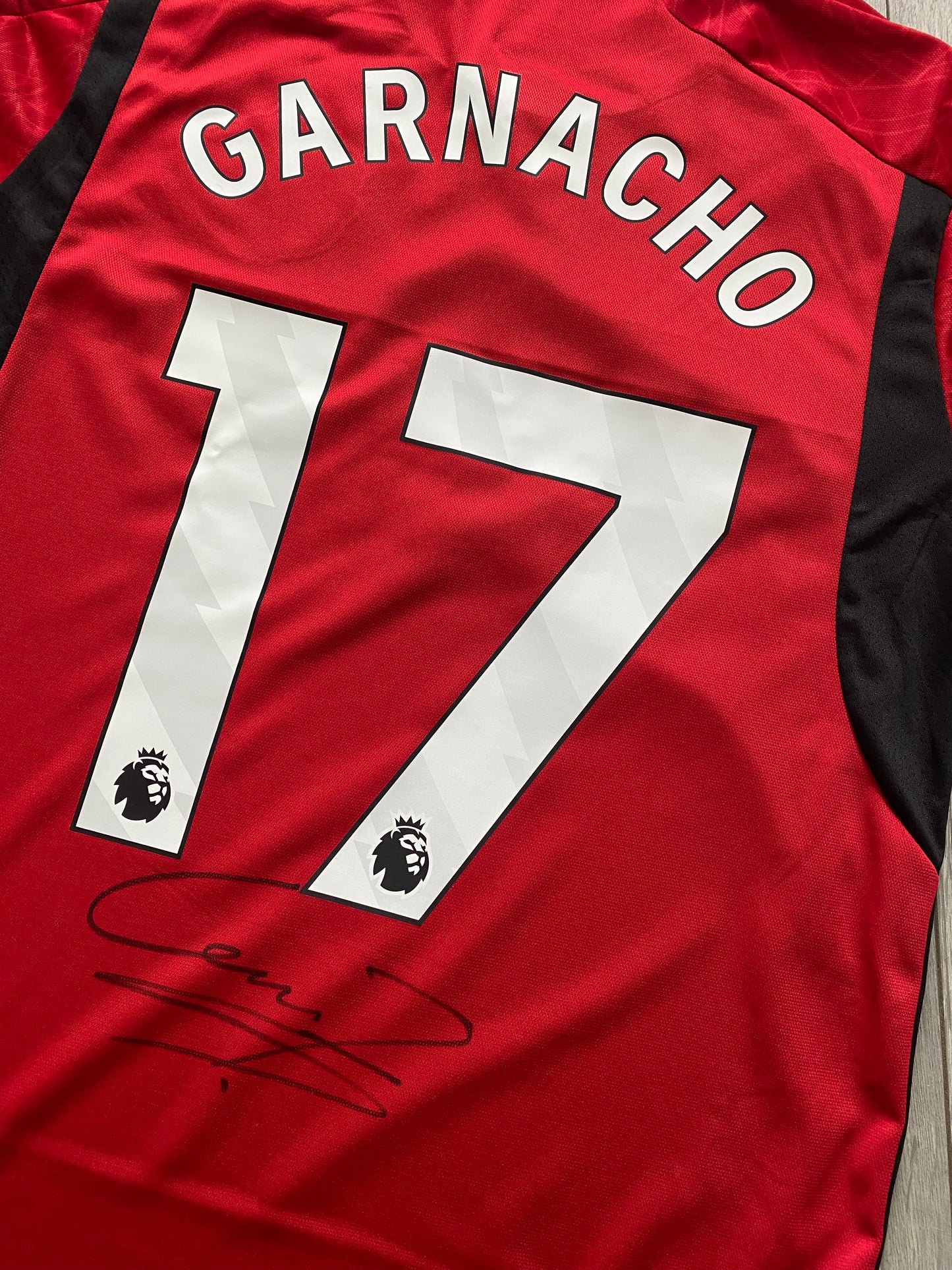 Alejandro Garnacho - Manchester United hand-signed replica shirt - memorabilia, football shirt (UNFRAMED)
