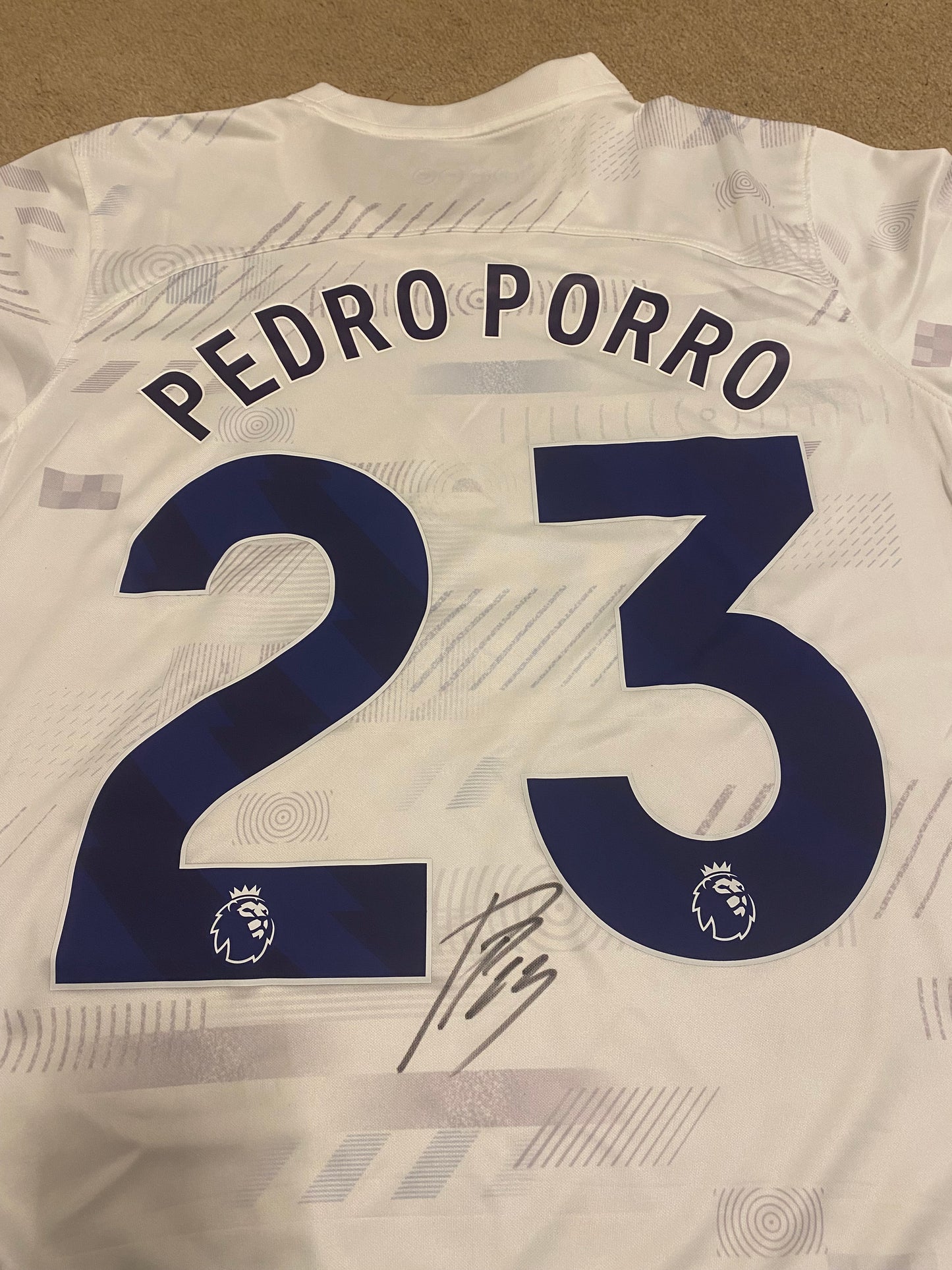 Pedro Porro - Tottenham Hotspur - hand-signed replica shirt - memorabilia, football shirt - LEGEND