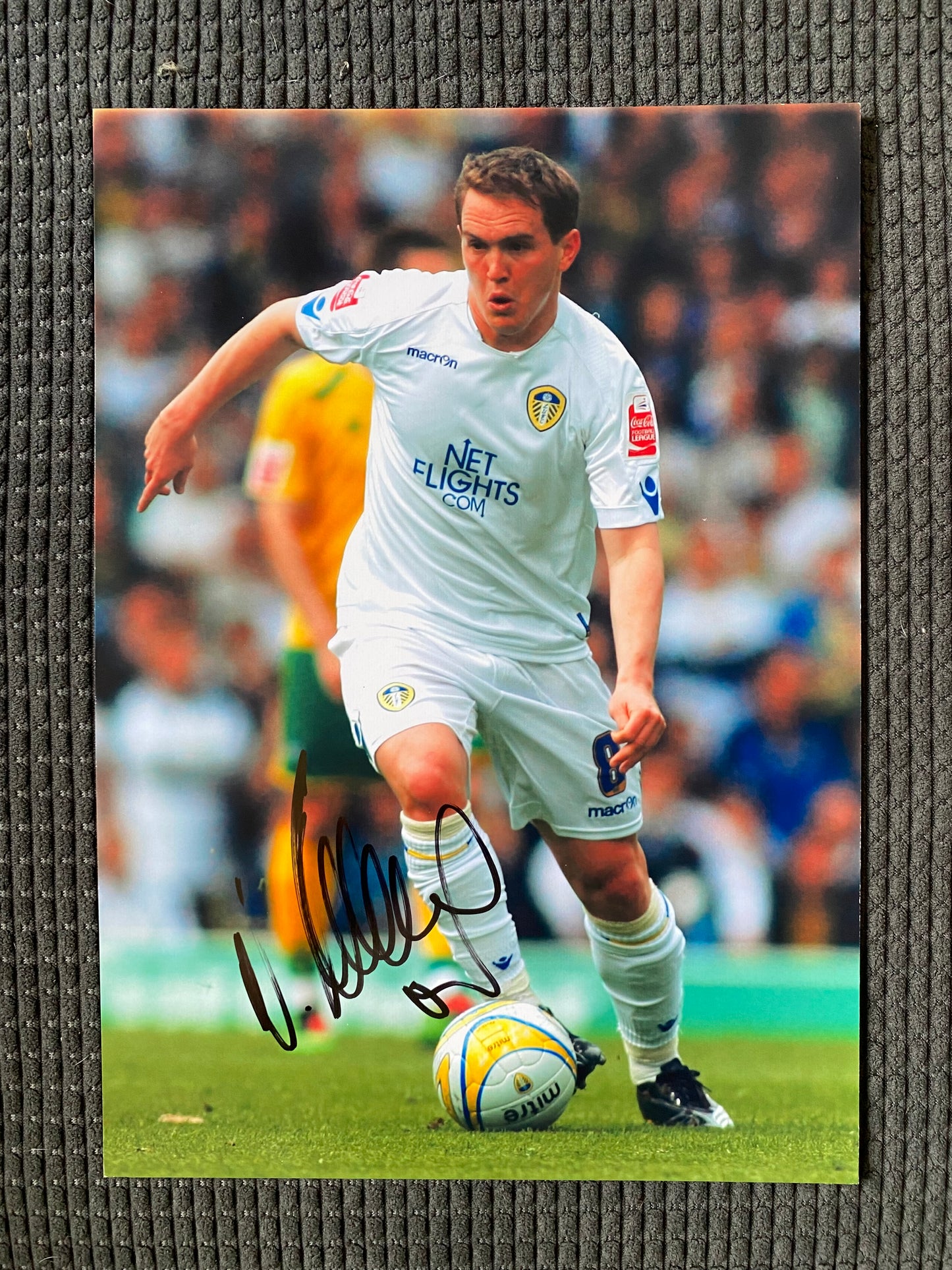 Neil Kilkenny - Leeds United AFC - A4 signed photo - Leeds United memorabilia, gift, autograph