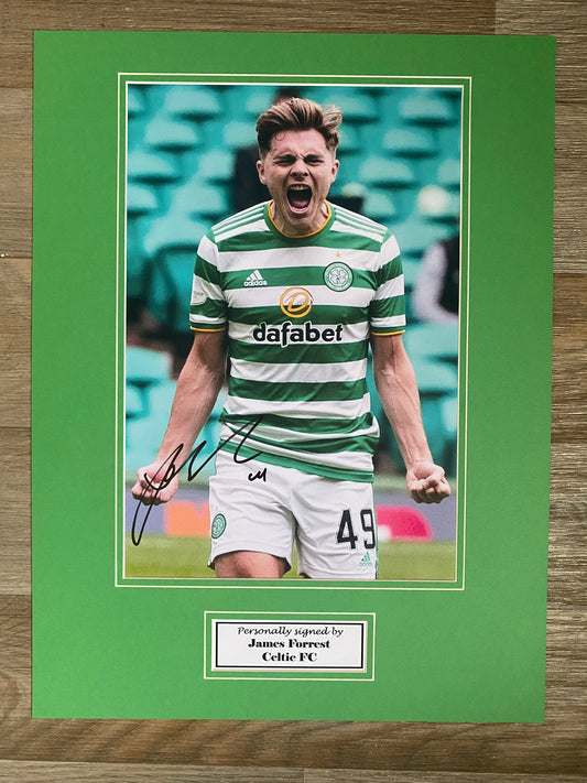 James Forrest Celtic FC - signed photo mount - Celtic memorabilia, photo (UNFRAMED)