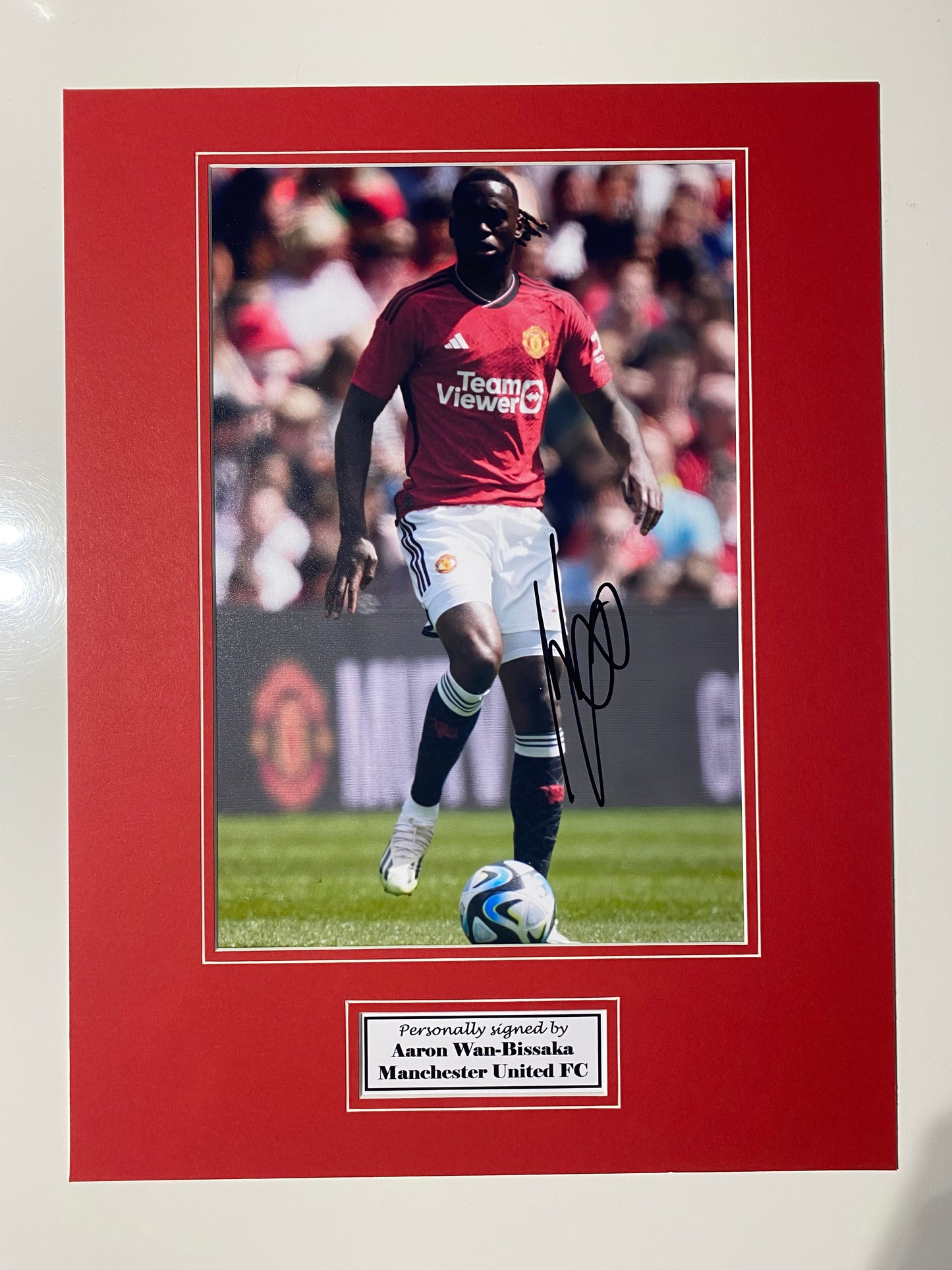 Aaron Wan Bissaka - Manchester United  - 16x12in signed photo mount -  memorabilia, gift, display