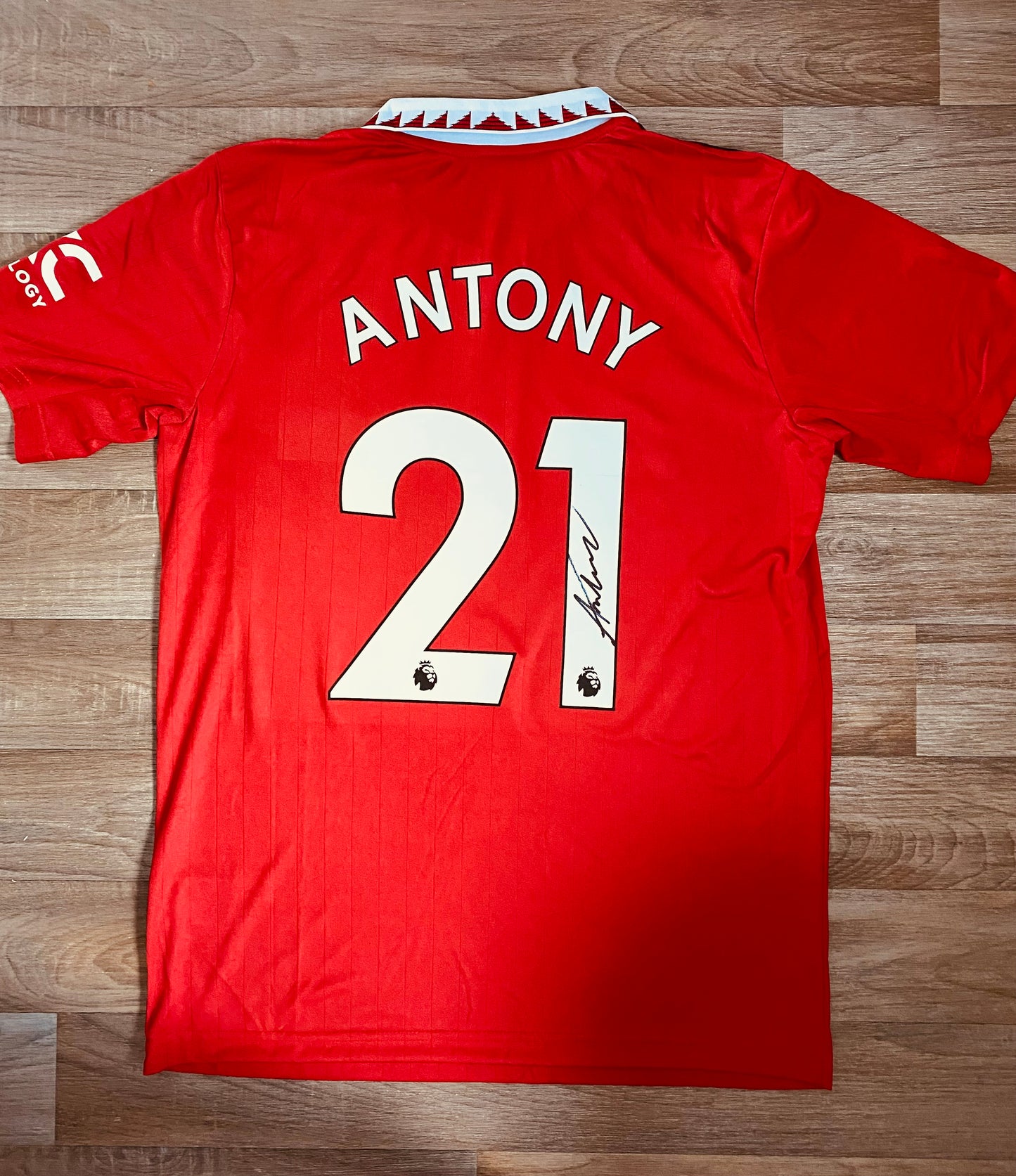 Antony - Manchester United hand-signed replica shirt - memorabilia, football shirt (UNFRAMED)