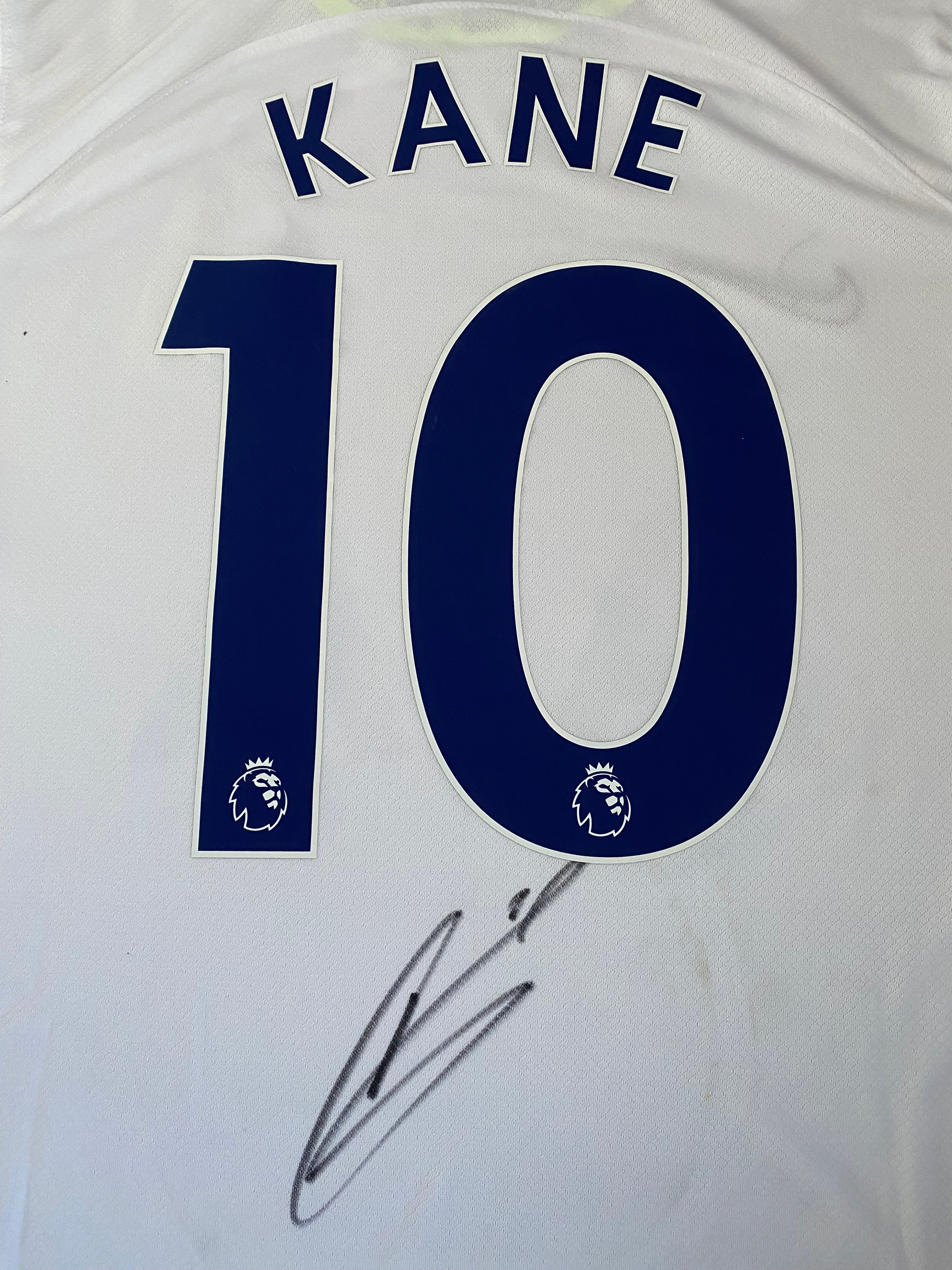 Harry kane hot sale signed memorabilia