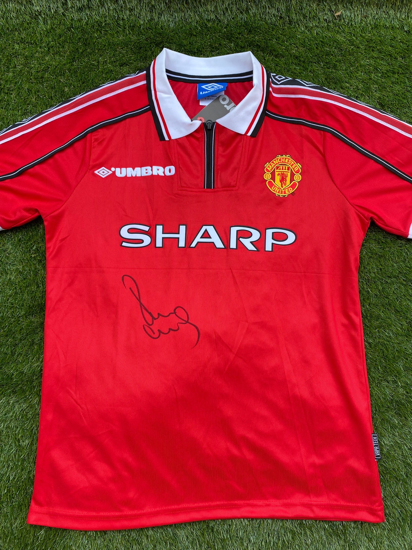 Paul Scholes - Manchester United - hand-signed replica shirt - MUFC memorabilia, football shirt (UNFRAMED)