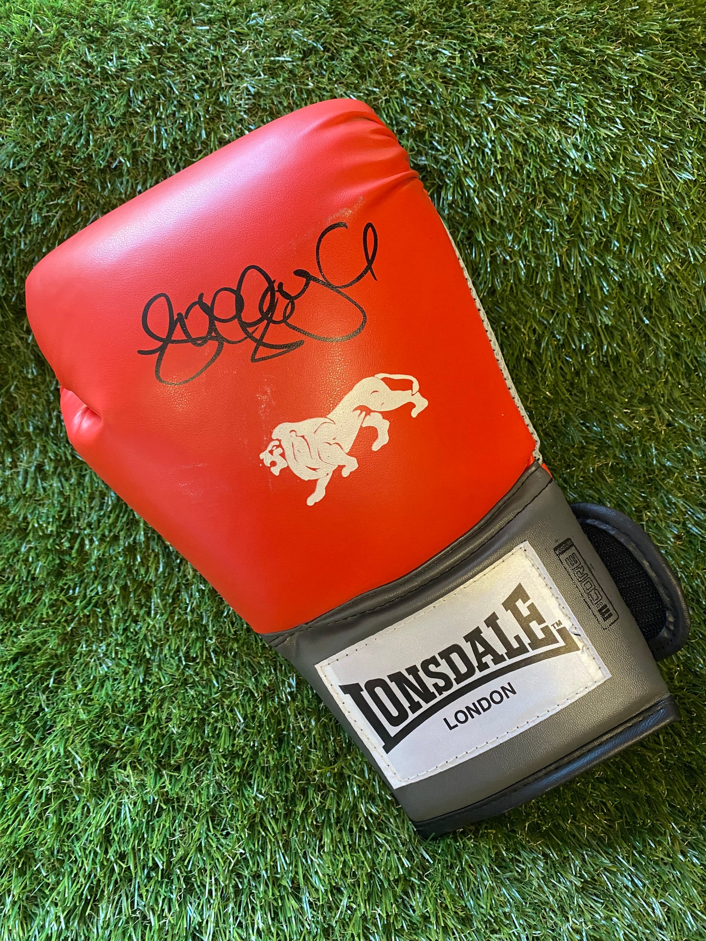 Joe Joyce - signed boxing glove - boxing memorabilia, autograph, gift