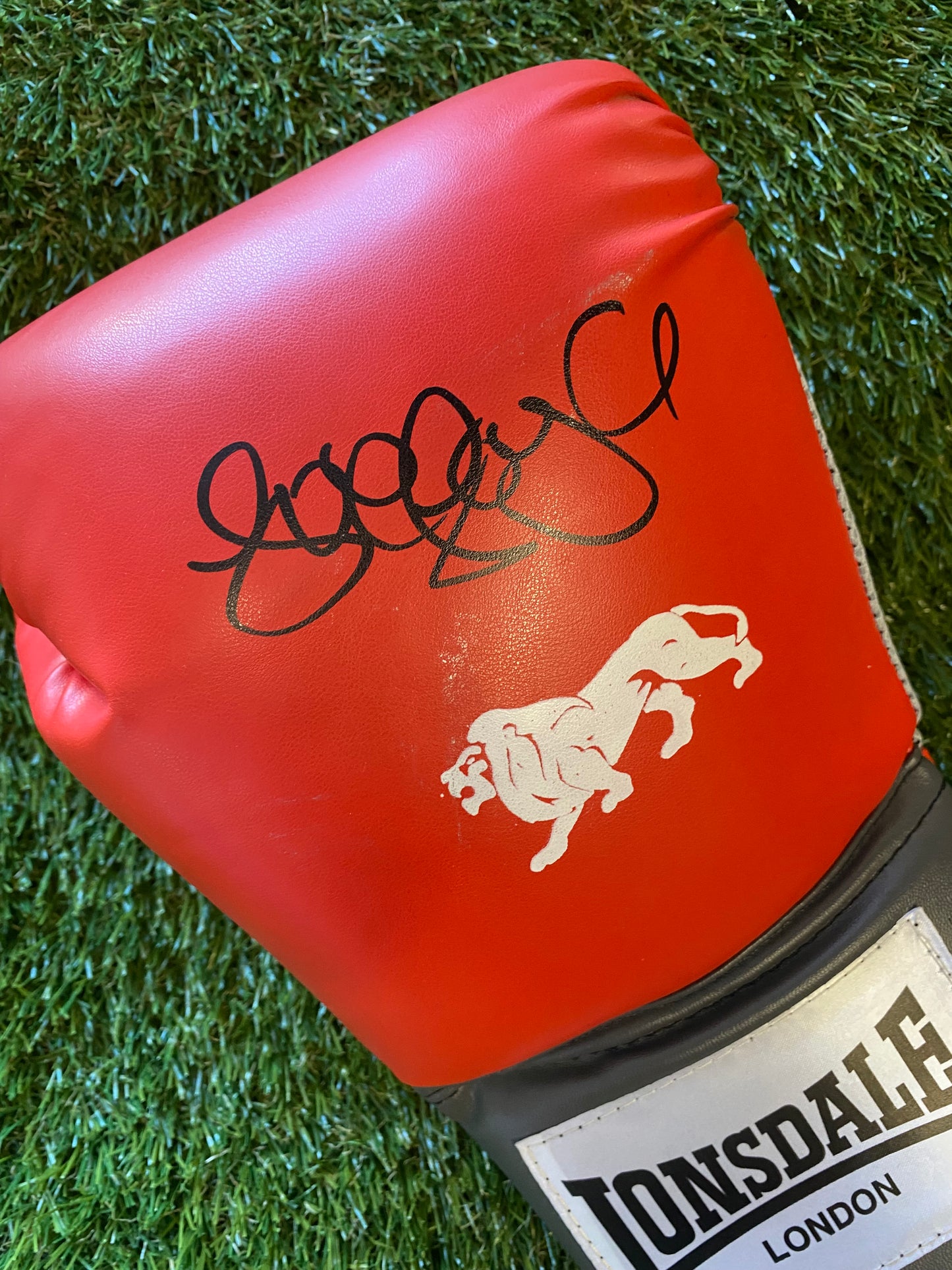 Joe Joyce - signed boxing glove - boxing memorabilia, autograph, gift