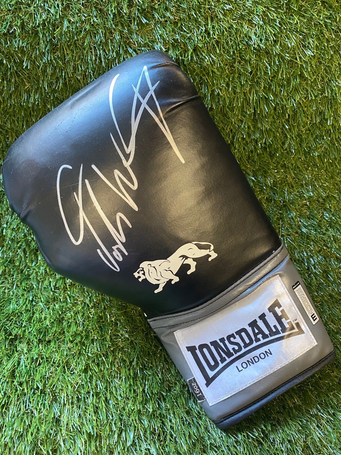 Josh Warrington -"LEEDS WARRIOR" signed boxing glove - boxing memorabilia, autograph, gift