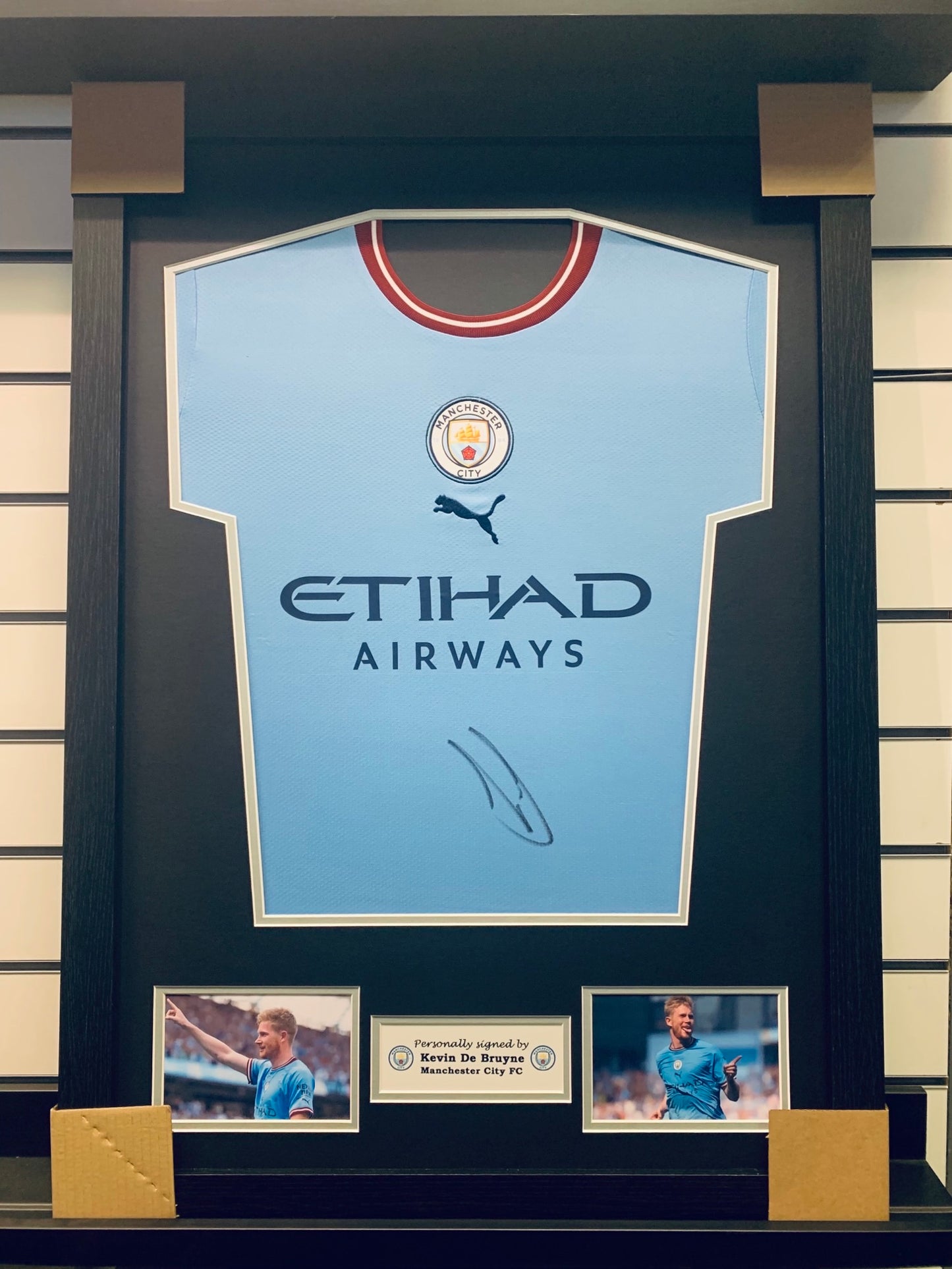 Kevin De Bruyne - Manchester City FC  - hand-signed replica shirt - MCFC memorabilia, football shirt (FRAMED)