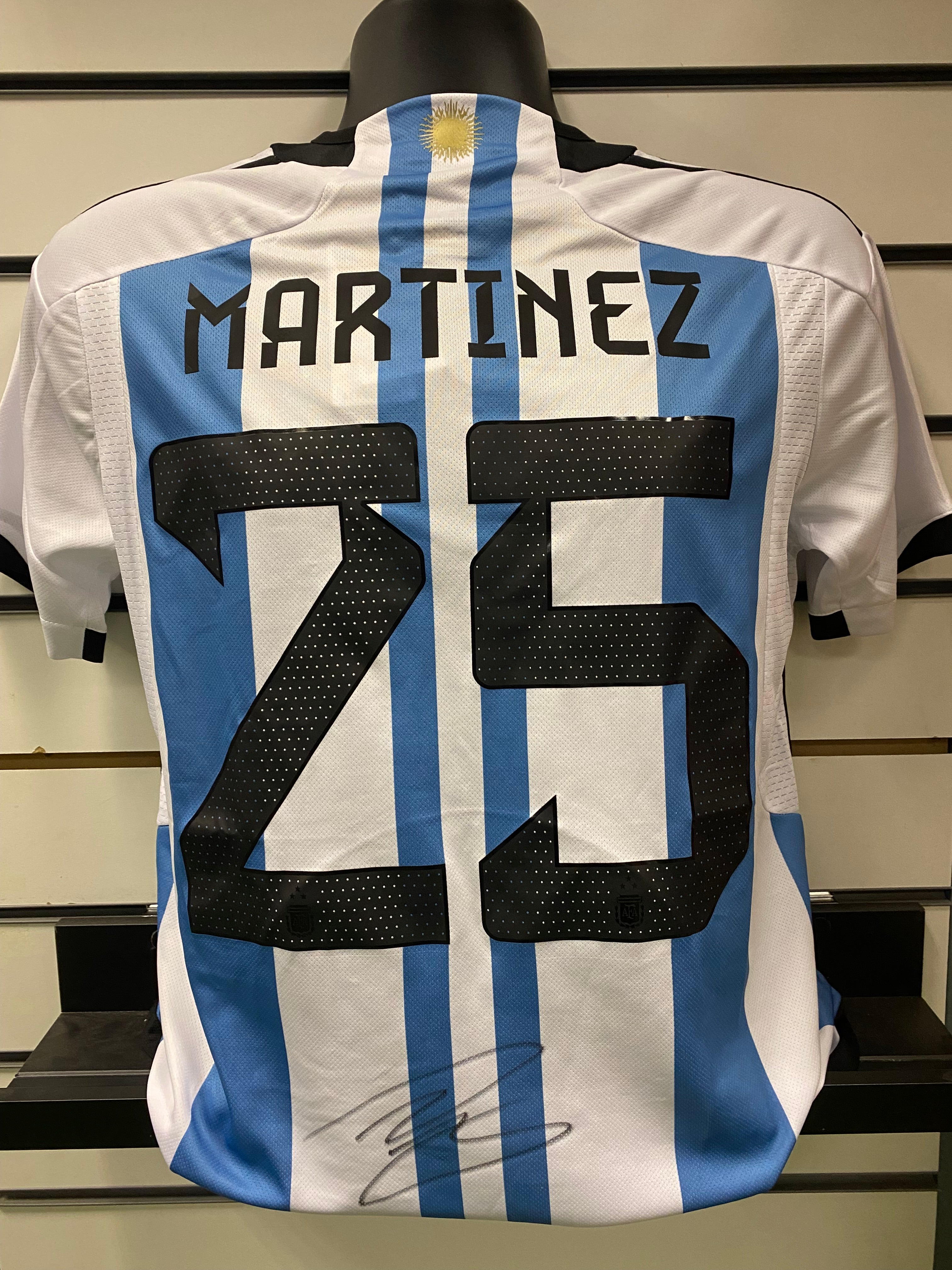 Lisandro Martinez - Argentina hand-signed replica shirt - world cup 20 ...