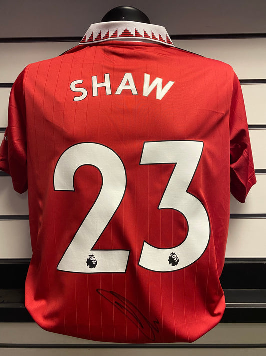 Luke Shaw - Manchester United hand-signed replica shirt - MUFC memorabilia, football shirt (UNFRAMED)