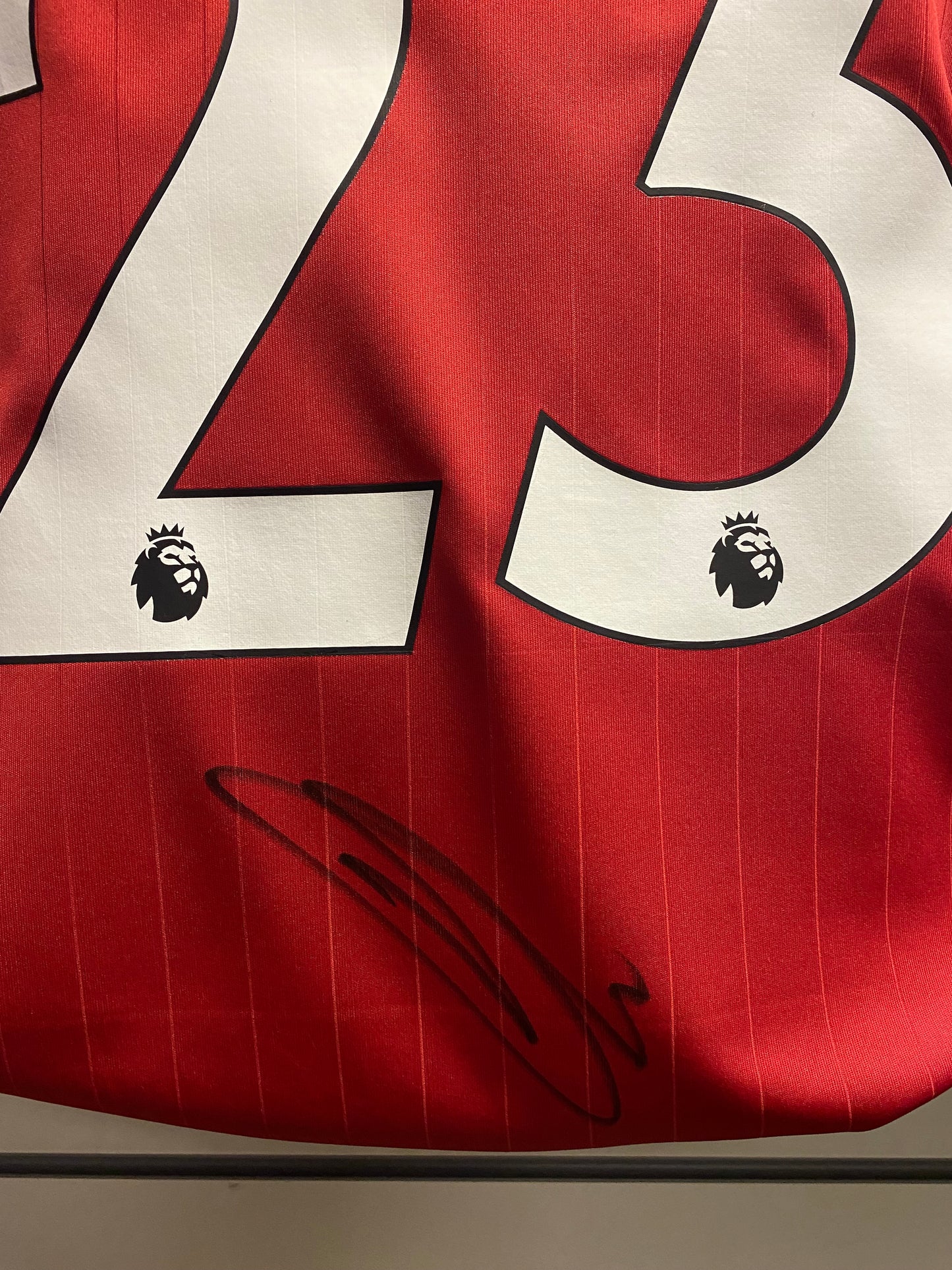 Luke Shaw - Manchester United hand-signed replica shirt - MUFC memorabilia, football shirt (UNFRAMED)