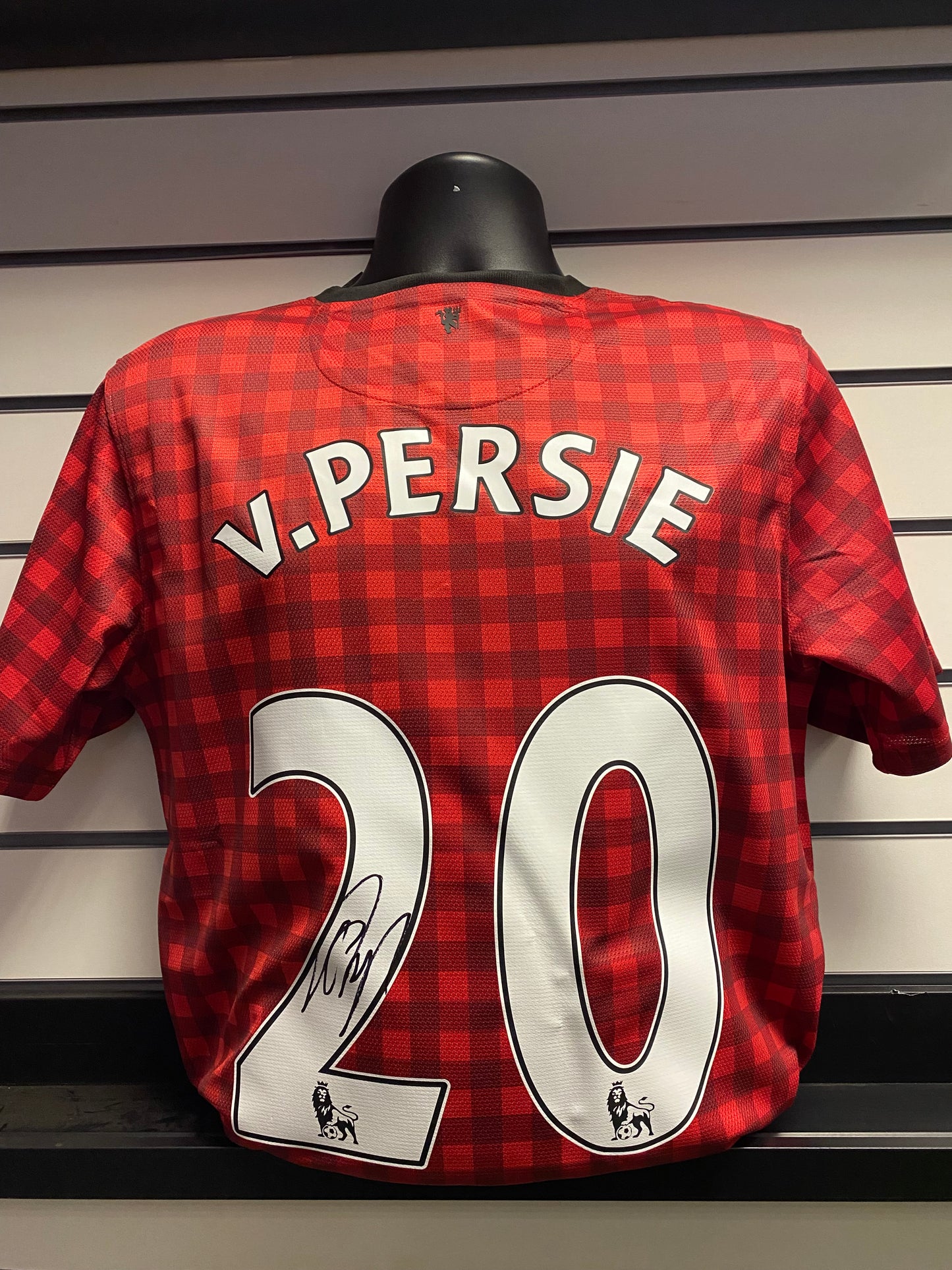 Robin Van Persie - Manchester United hand-signed retro replica shirt - MUFC memorabilia, football shirt (UNFRAMED)