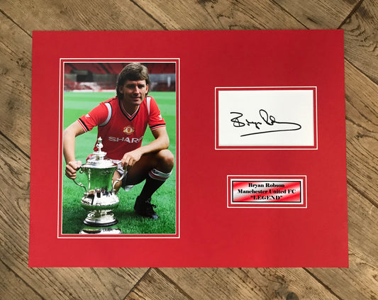 Bryan Robson - Manchester United FC - 16x12in signed photo mount - MUFC memorabilia, gift, display