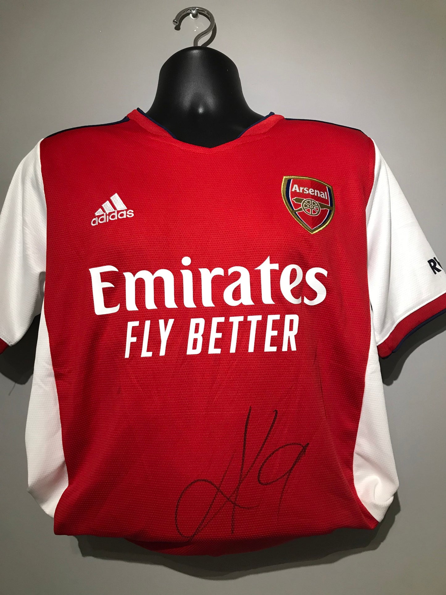 Alexandre Lacazette - Arsenal FC - hand-signed replica shirt - AFC memorabilia, football shirt (UNFRAMED)